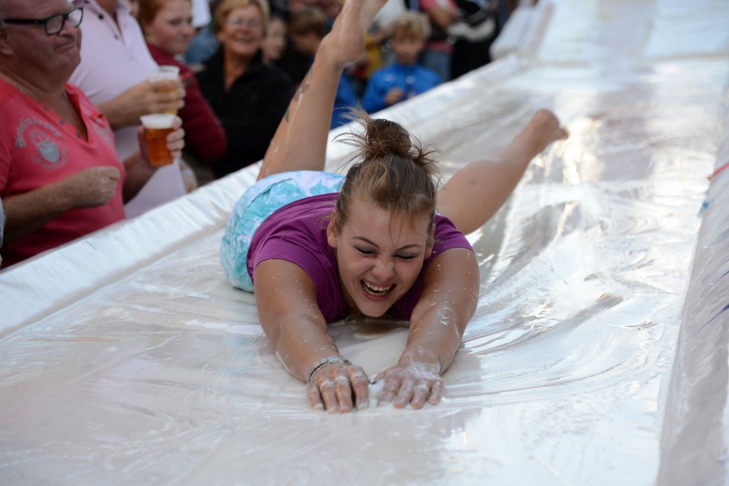 ../Images/Donderdag kermis 096.jpg